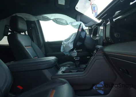 2025 GMC Sierra 4Wd Short Box At4 z USA, uszkodzony, nr VIN 3GTUUEEL0SG224051